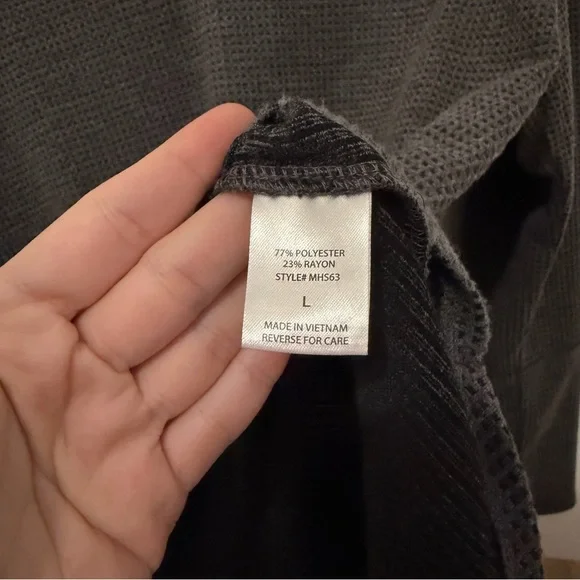 ANDREE BY UNIT Charcoal V-Neck Waffled Shirt - Picture 5 of 6